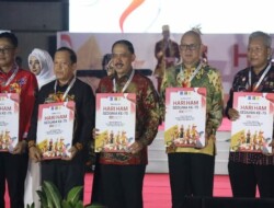 Pj Gubernur Heru Budi Hartono dan Kepala Kanwil Ibnu Chuldun Terima Penghargaan Peduli Hak Asasi Manusia dari Menteri Yasonna H Laloly