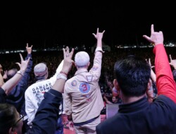 Tampil di Hajatan Rakyat, Slank Bawakan Lagu Khusus untuk Ganjar-Mahfud : Salam Metal🤟