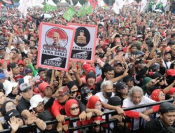 Kampanye di Bandung, Ganjar Ajak Rakyat Jabar Satukan Kekuatan Cetak Kemenangan Hattrick