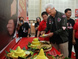 Salatiga Siapkan 3 Kue Ulang Tahun Ketua Umum PDIP Megawati Soekarnoputri ke 77, Ganjar Ucapkan Salam Metal🤟