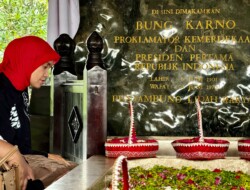 Safari Politik Siti Atikoh di Jawa Timur, dari Ziarah Ke Makam Bung Karno di Blitar Sampai Kawal Money Politik