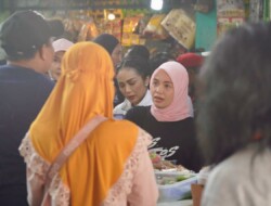 Pedagang Sampaikan Keluhan kepada Calon Ibu Negara Siti Atikoh, Harga Bawang Putih Sedang Naik