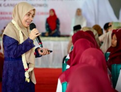 Pengasuh Ponpes KHAS Kempek KH Mustafa Aqil Siradj Sebut Atikoh Ganjar akan Bebaskan Indonesia dari Kesusahan