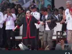 Pertama Kali Dalam Sejarah Kampanye,  Kaka Slank Berhasil Ajak Megawati BerJoget di Depan Massa