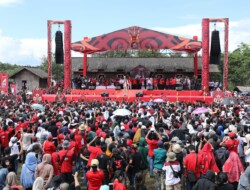 Puluhan Tahun Hidup Tergusur, Ganjar Pastikan Hak Wilayah Adat Dayak dan Bangun Kepercayaan Anak Muda Lewat Pendidikan