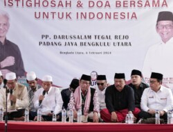 Sowan ke Ponpes Salafiyah Terbesar di Sumatera, Mahfud Hadiri Istigasah dan Doa untuk Kebaikan Indonesia
