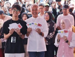 Ganjar Dikawal Arsjad Mencoblos di TPS 11 Lempong Sari Semarang : Kalah Menang Sama Saja