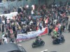Massa GKR dan Gerakan Masyarakat Sipil Selamatkan Demokrasi Indonesia Geruduk Bawaslu, Kibarkan Bendera Kuning di KPU