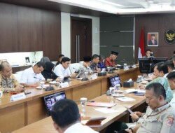 Menko PMK Pujikan Penanganan Darurat Bencana Longsor di Padang Pariaman dan Pesisir Selatan