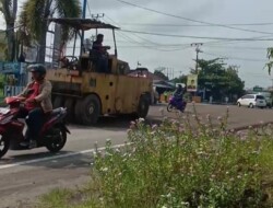 Rekonstruksi Jalan By Pass Pariaman, Pekerja Abaikan Penggunaan APD