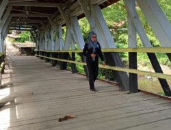 Tingginya Curah Hujan Mengakibatkan Runtuhnya Jembatan Bakubung Kelurahan Ampah