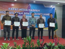 Sukses Atasi Penyelesaian Aset TNI/Polri, Kantah Kabupaten Tebo Manaek Tua Terima Penghargaan dari Kakanwil BPN/ATR Provinsi Jambi