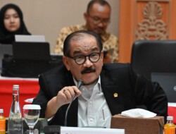 Shadiq Kecam Pendeta Yanuardi Propoganda Kristenisasi Dengan Memakai Baju Adat Minang