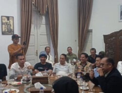 Silaturahmi Eksponen Reformasi 98 di Gedung Indo Jalito Batusangkar.