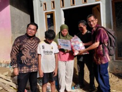 SatuPena Sumbar Salurkan Bantuan ke Kurao Pagang dan SLB N1 Padang