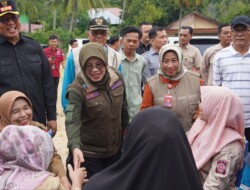 Dharmasraya Salurkan 2,5 Ton Beras dan Rp100 Juta untuk Korban Bencana Tanah Datar.