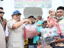 Mendagri Turun ke Aceh, Tinjau Jembatan, Huntara dan Sekolah Terdampak, Serta Salurkan Bantuan