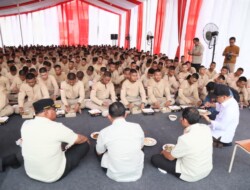 Apresiasi Tugas Kerja di Aceh, Mendagri Traktir Makan Para Praja IPDN Bersama Menko PMK Pratikno