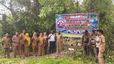 Dampak Perusakan Lingkungan, Pemkab Pesisir Selatan Pasang Spanduk Larangan di Kawasan Pelabuhan Panasahan
